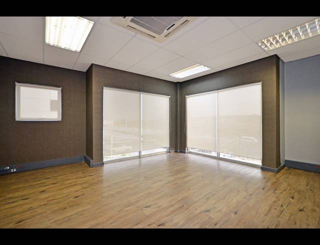 8,760M² WAREHOUSE TO LET IN LINBRO PARK